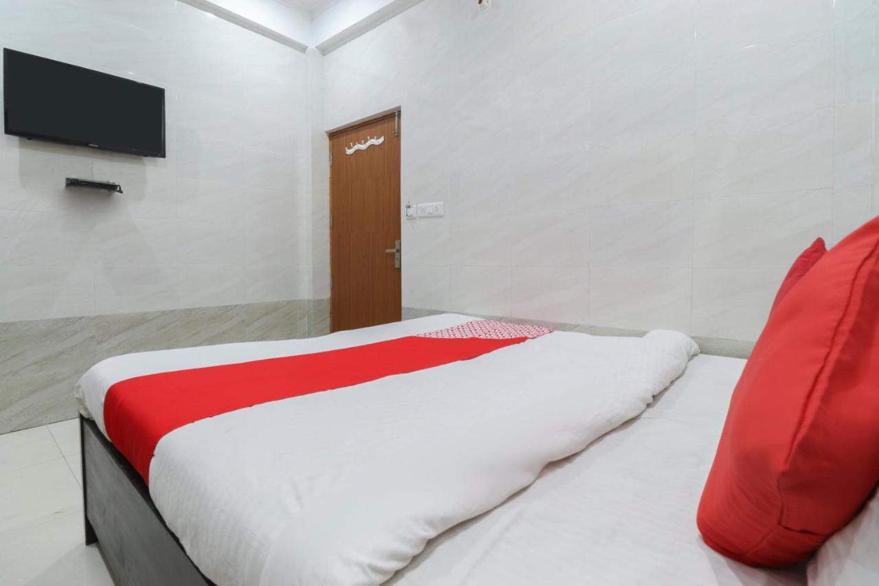 Oyo 69378 Trilok Dham Hotel Vrindāvan Exterior foto